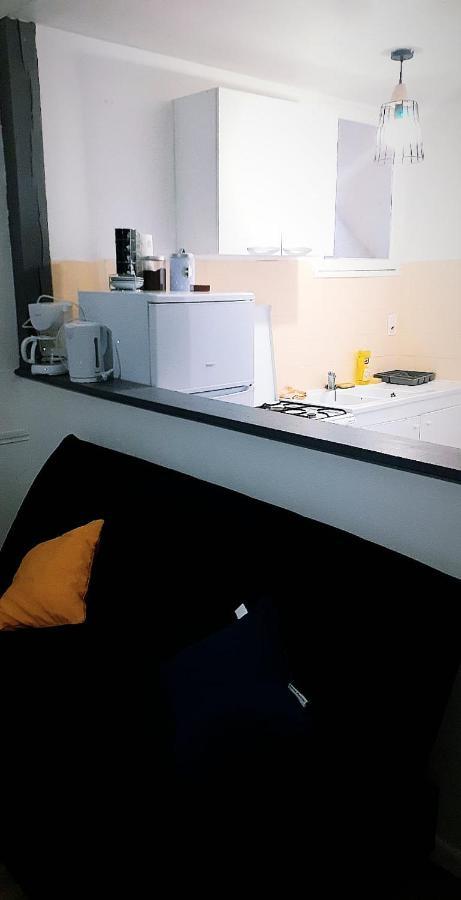 Centre Ville Historique: Spacious Apartment with Free Parking & EV Charging Avallon Exterior photo